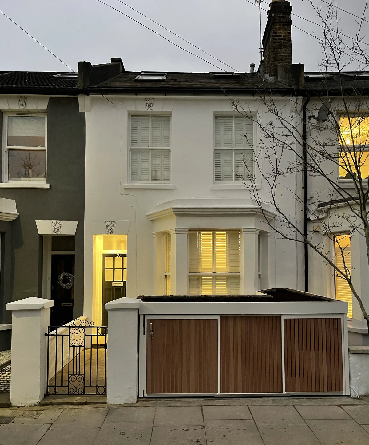 Verde Muro bike and bin store with timber cladding and green roof, all sliding doors closed.