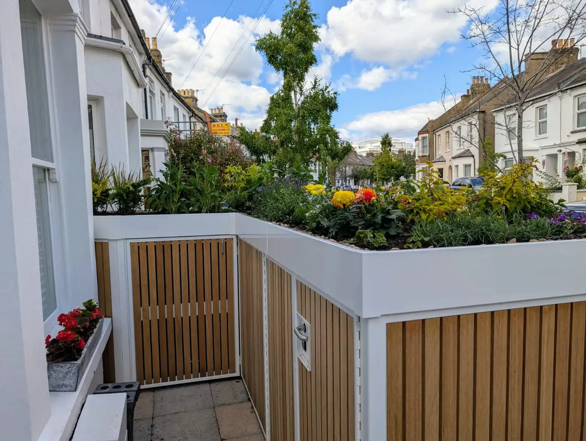 Bespoke planting on Verde Forma Plus green roof designed to enhance biodiversity and pollinator habitats