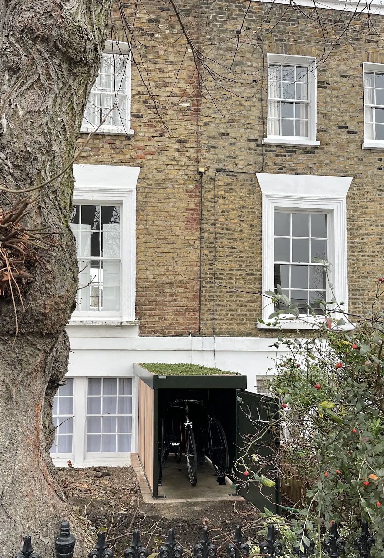 Verde Uno compact bike storage unit with green roof, offering secure storage for up to three bikes in London front gardens, bespoke solution.