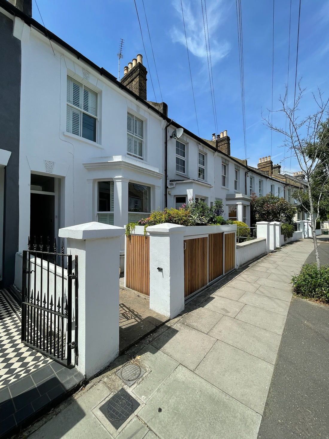 See how easy it is to take the bin out from the front garden store using the smooth sliding-door mechanism.